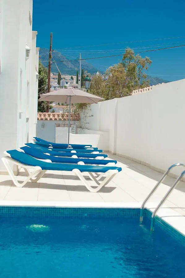 Superior Family Town Centre Villa Close To Beach In Peaceful Residential Zone نيرخا