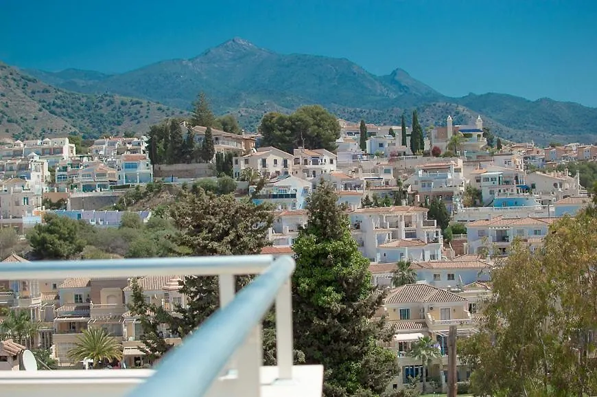 Superior Family Town Centre Villa Close To Beach In Peaceful Residential Zone نيرخا