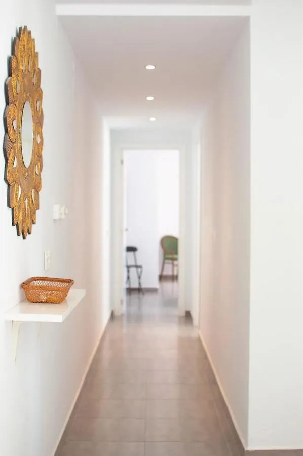 Superior Family Town Centre Villa Close To Beach In Peaceful Residential Zone نيرخا