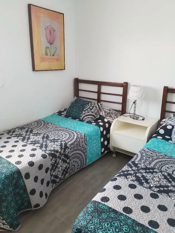 Superior Family Town Centre Villa Close To Beach In Peaceful Residential Zone نيرخا