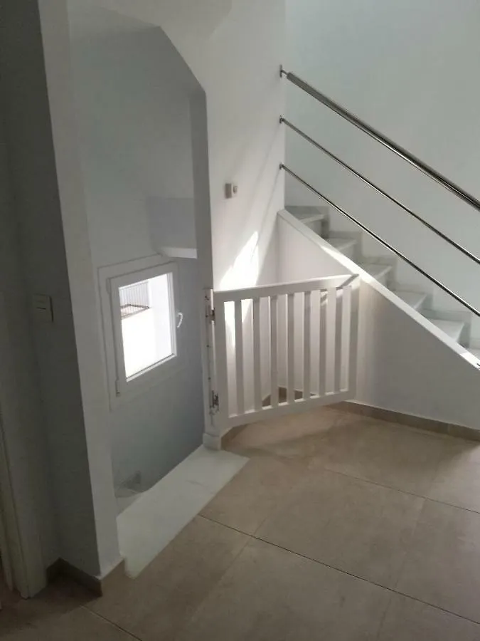 Superior Family Town Centre Villa Close To Beach In Peaceful Residential Zone نيرخا 0*,  إسبانيا