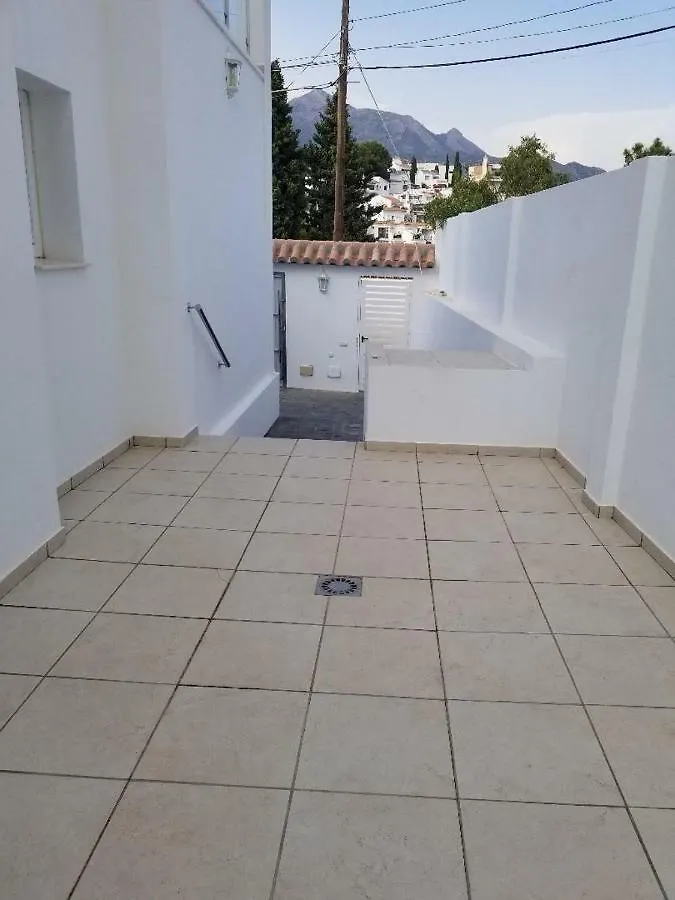 Superior Family Town Centre Villa Close To Beach In Peaceful Residential Zone نيرخا