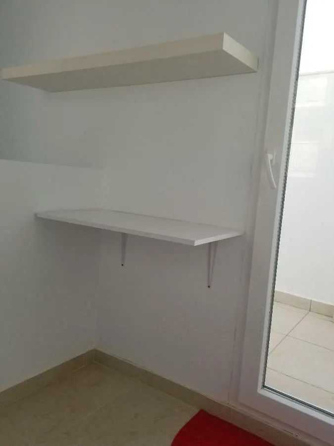 Superior Family Town Centre Villa Close To Beach In Peaceful Residential Zone نيرخا